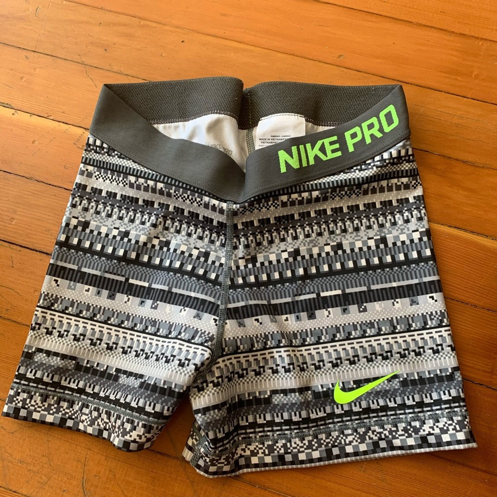 Nike compression shorts size small